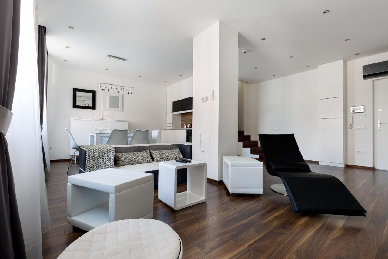 Budapest Central Square 2 Bedrooms Suite - Michaelides Voeroesmarty Square Residences Екстер'єр фото
