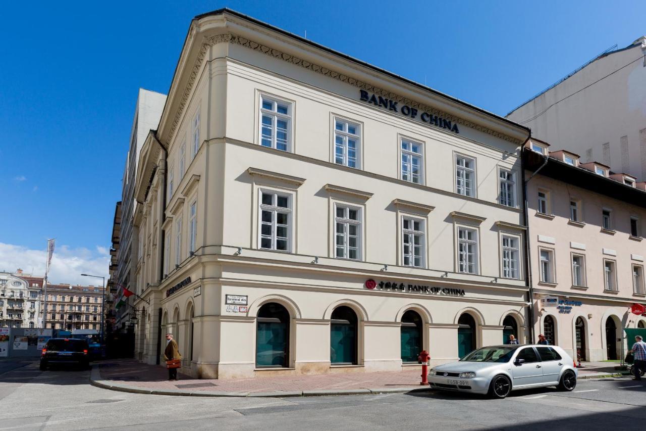 Budapest Central Square 2 Bedrooms Suite - Michaelides Voeroesmarty Square Residences Екстер'єр фото