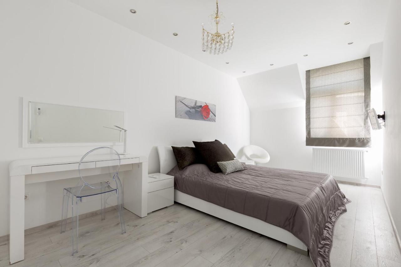 Budapest Central Square 2 Bedrooms Suite - Michaelides Voeroesmarty Square Residences Екстер'єр фото
