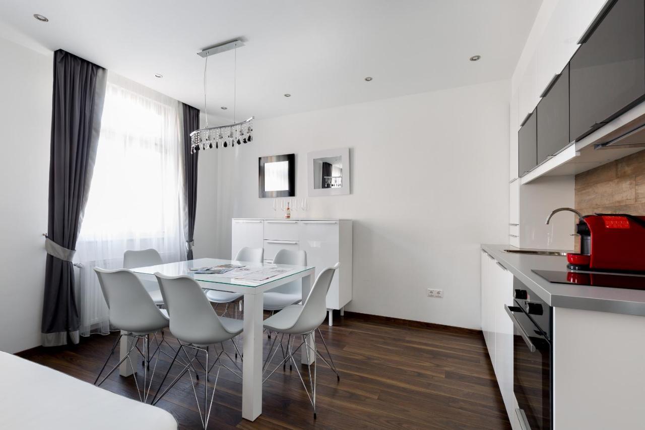 Budapest Central Square 2 Bedrooms Suite - Michaelides Voeroesmarty Square Residences Екстер'єр фото