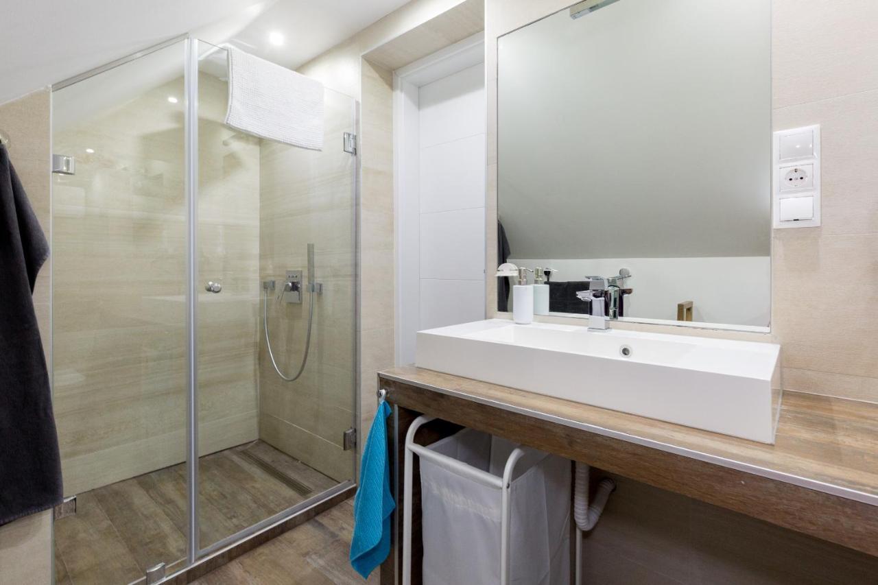 Budapest Central Square 2 Bedrooms Suite - Michaelides Voeroesmarty Square Residences Екстер'єр фото