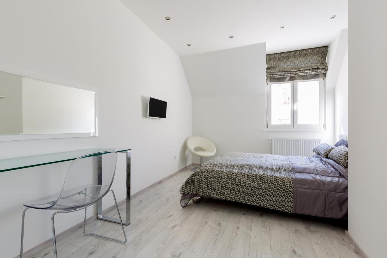 Budapest Central Square 2 Bedrooms Suite - Michaelides Voeroesmarty Square Residences Екстер'єр фото