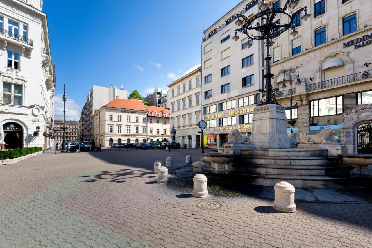 Budapest Central Square 2 Bedrooms Suite - Michaelides Voeroesmarty Square Residences Екстер'єр фото