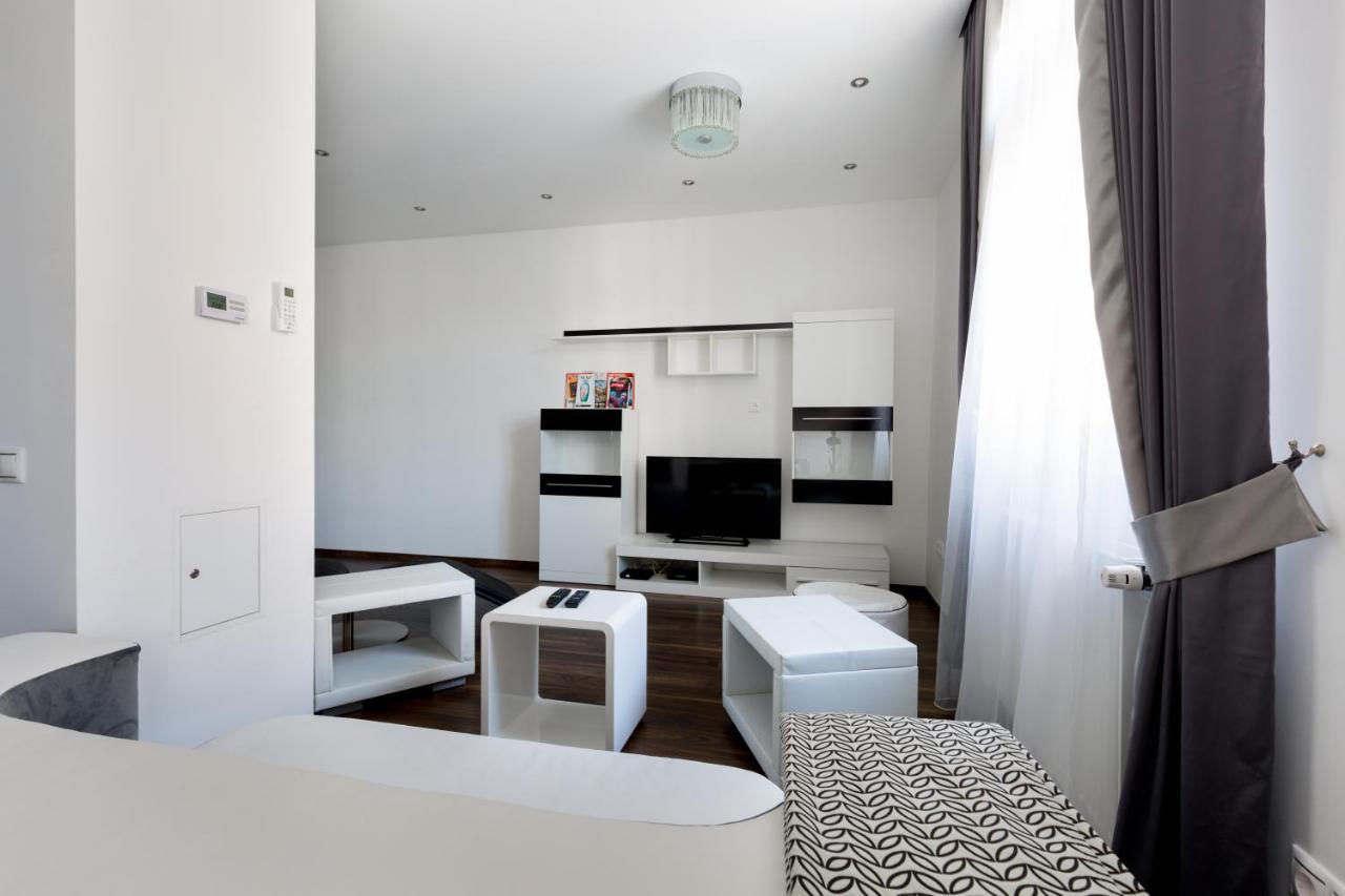 Budapest Central Square 2 Bedrooms Suite - Michaelides Voeroesmarty Square Residences Екстер'єр фото