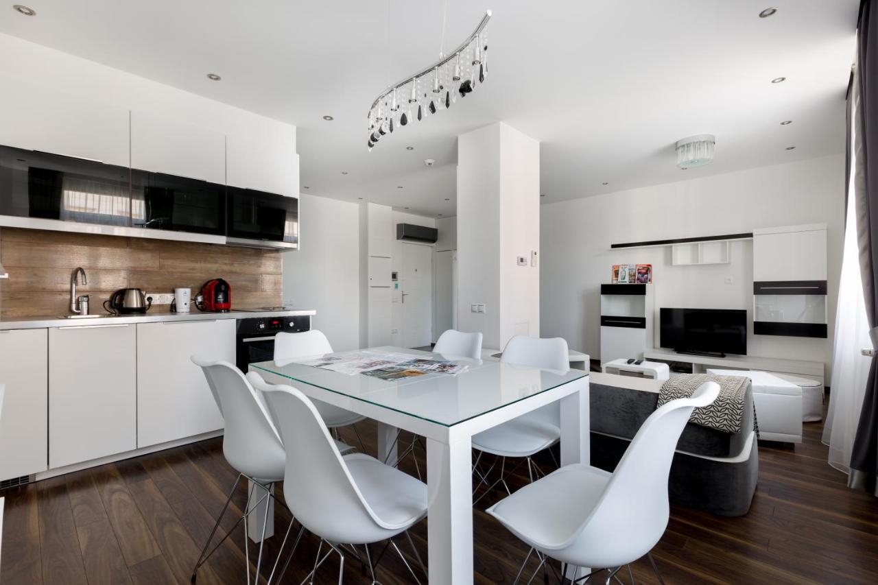 Budapest Central Square 2 Bedrooms Suite - Michaelides Voeroesmarty Square Residences Екстер'єр фото