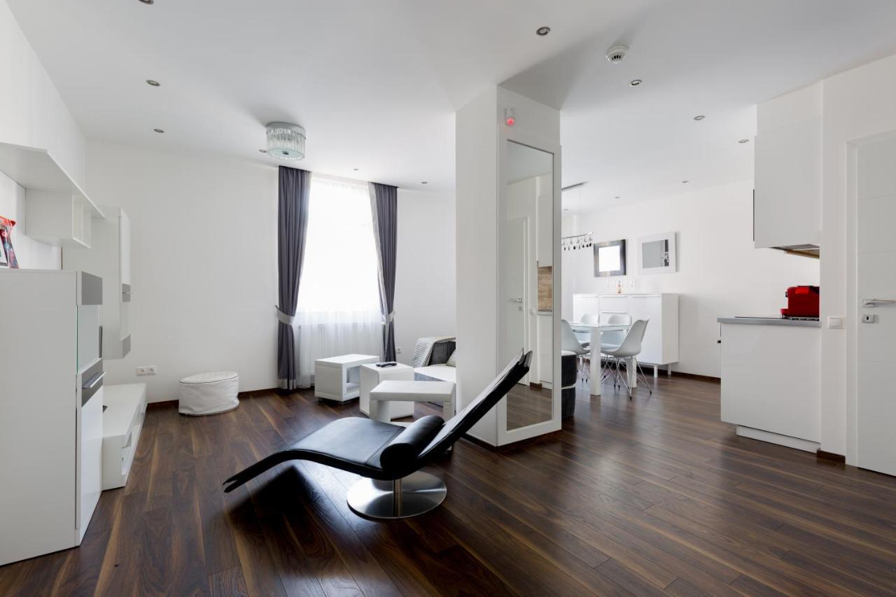 Budapest Central Square 2 Bedrooms Suite - Michaelides Voeroesmarty Square Residences Екстер'єр фото